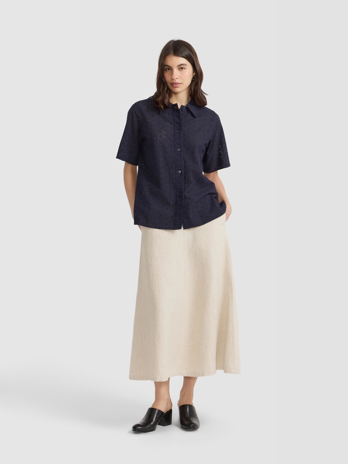 chemise bleu marine &agrave; motif