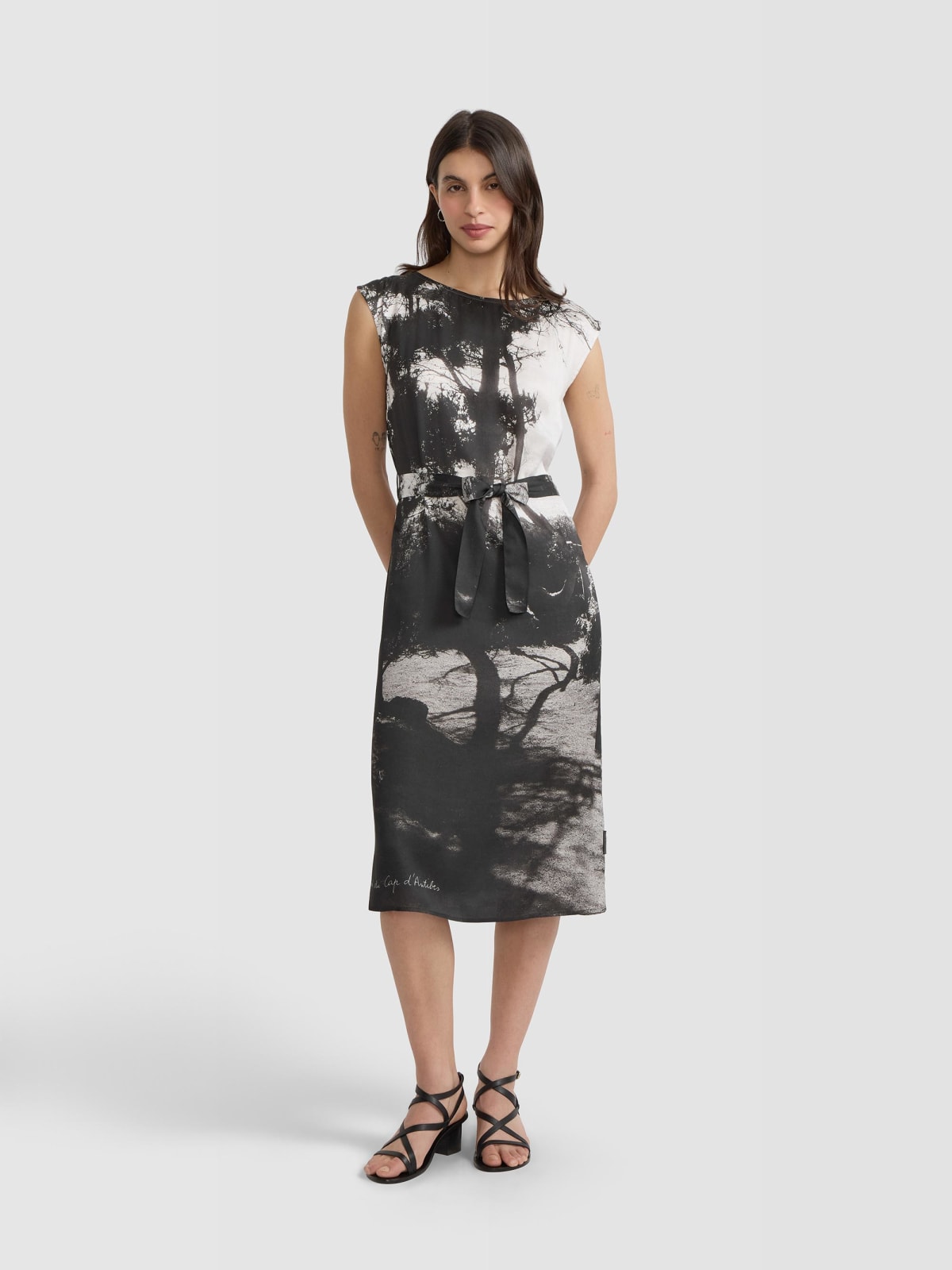 viscose dress printed with a digital photo by agn&egrave;s b.