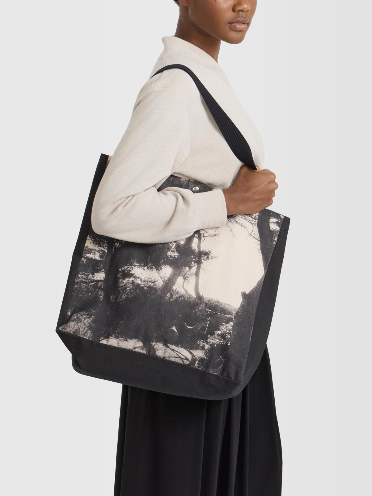 black by agn&egrave;s tote bag image number 2