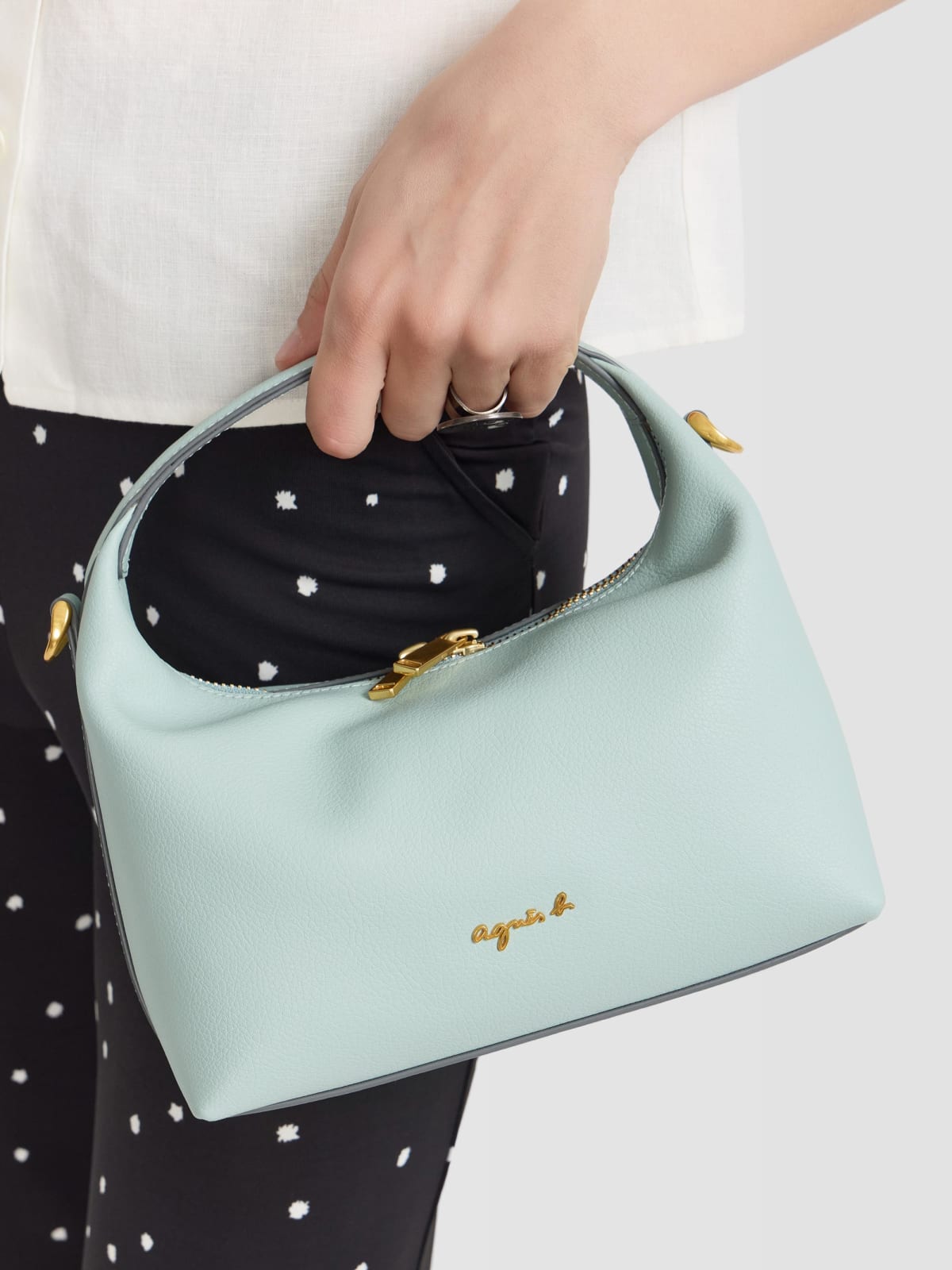 light blue leather shoulder bag image number 5