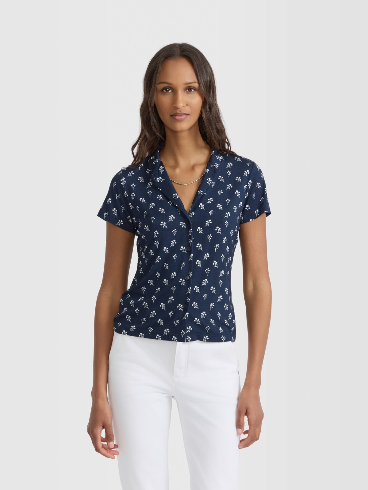chemise Violaine en viscose &agrave; fleurs bleu marine