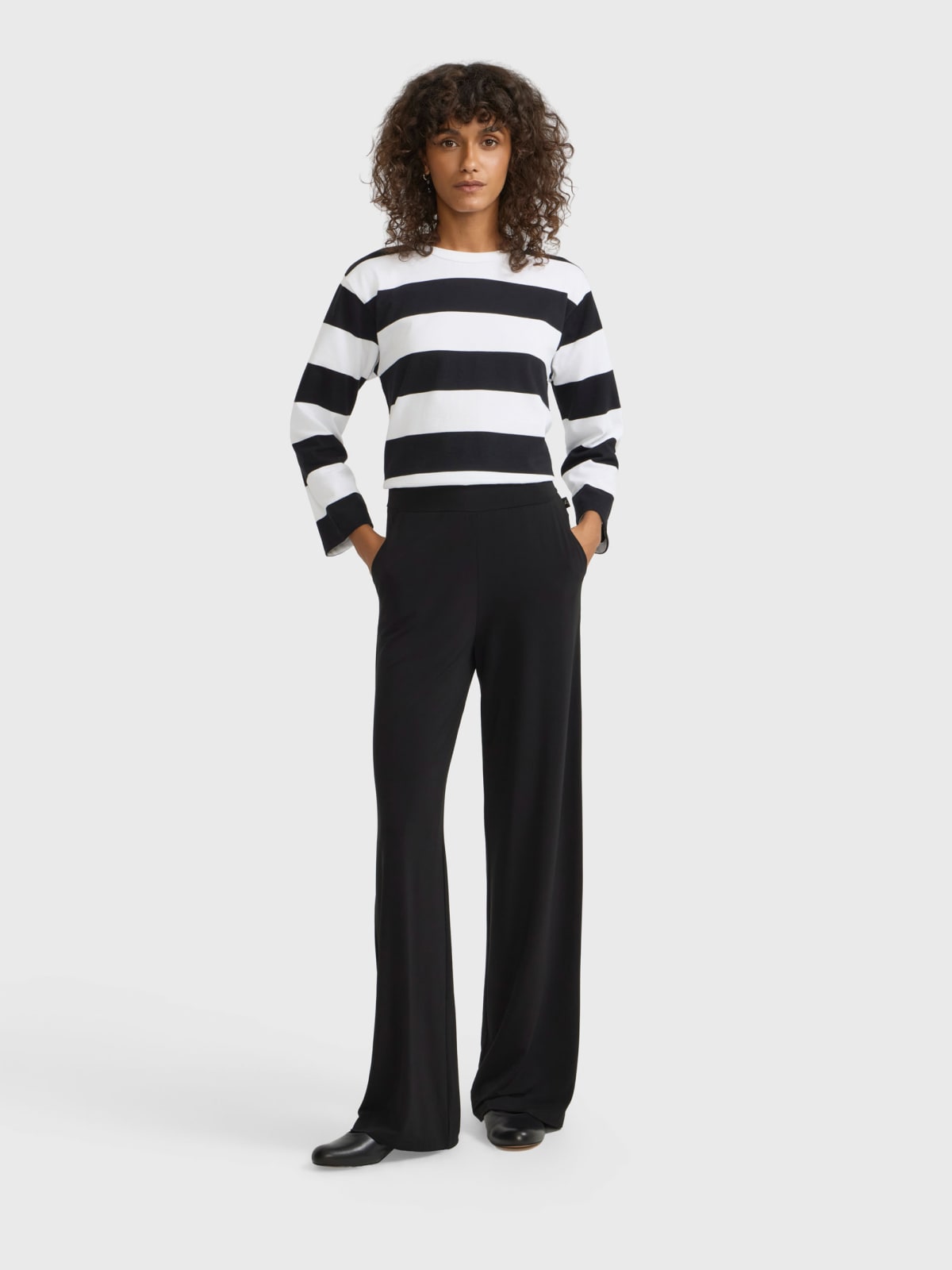 loose trousers