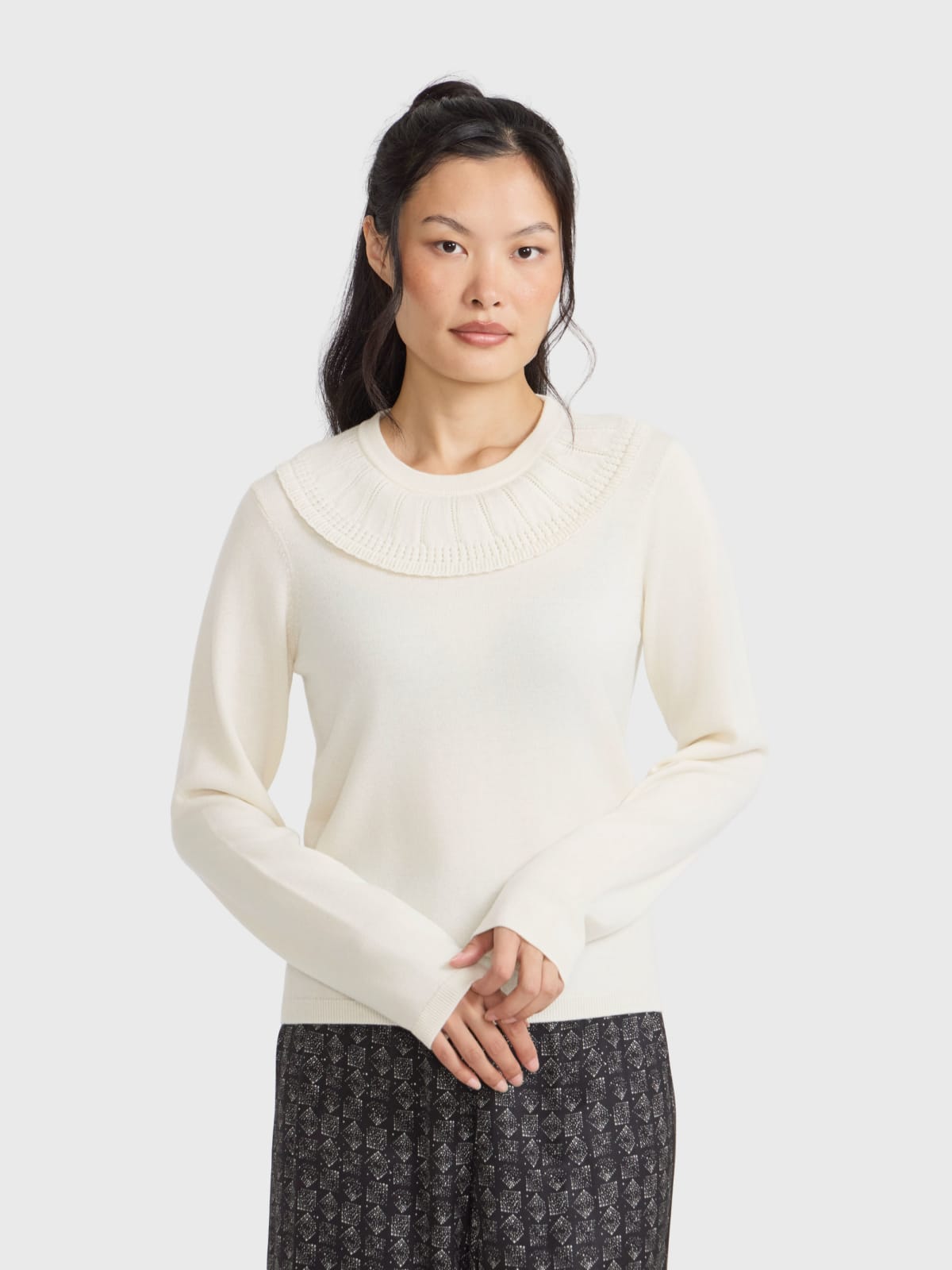 wool jumper with a ruffled collar
