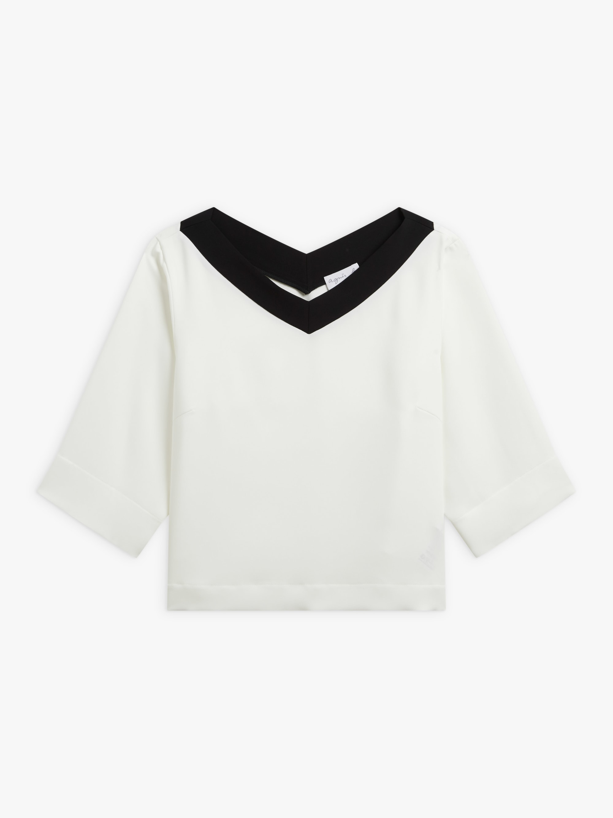 white v-neck 3/4 sleeve top