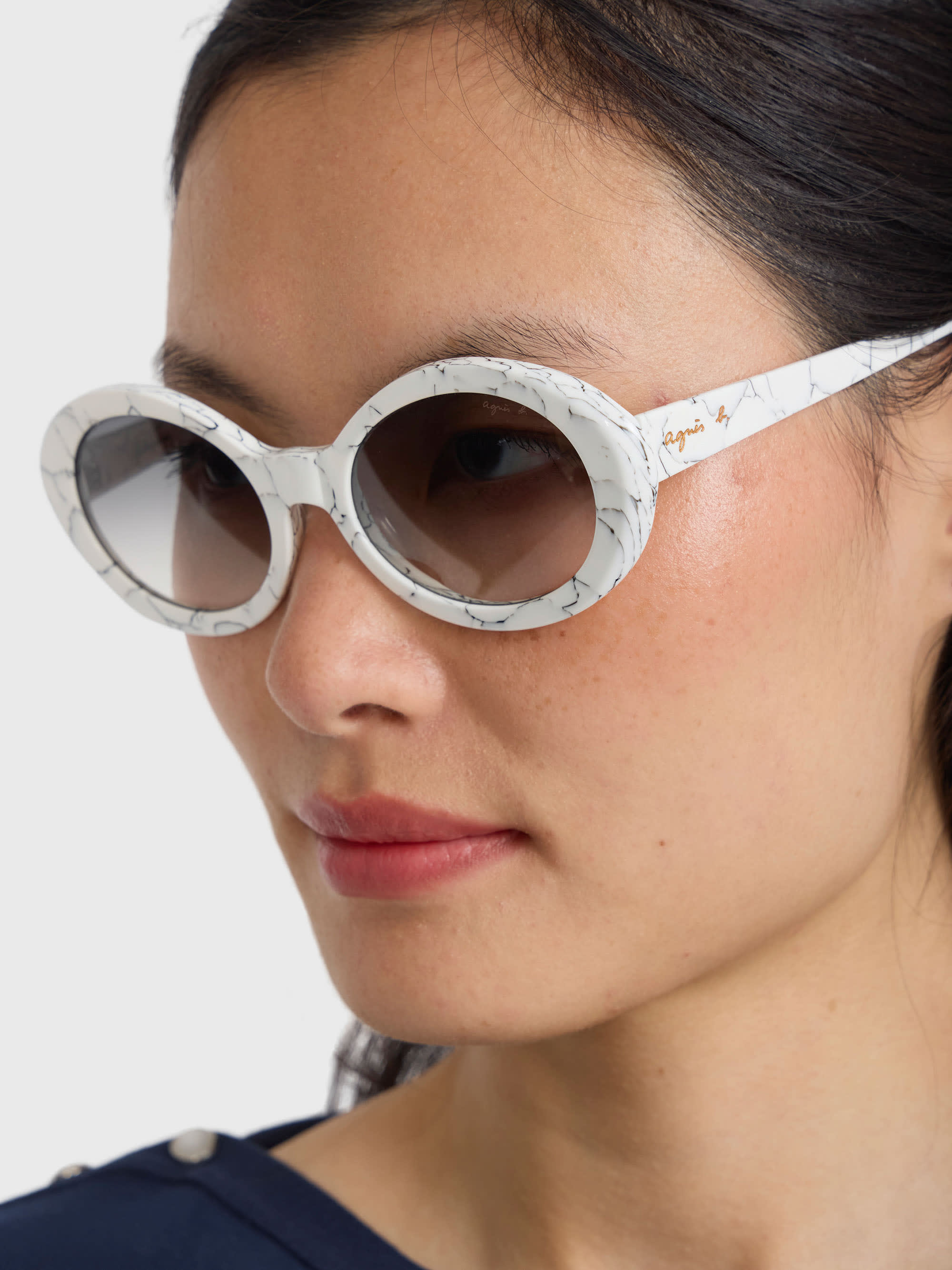 NEW AIRE SHADES women\'s linea sunglasses in white marble Dorado Hazelnut Marble Uni-Sex Round Sunglasses | Aire – AIRE US main image 3