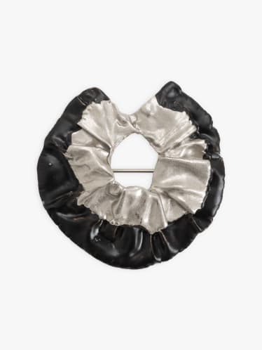 broche cocarde couleur argent&eacute; image number 0