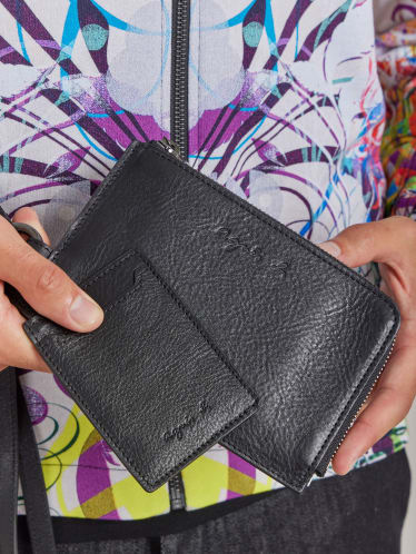 Porte passeport Scott en cuir noir image number 3