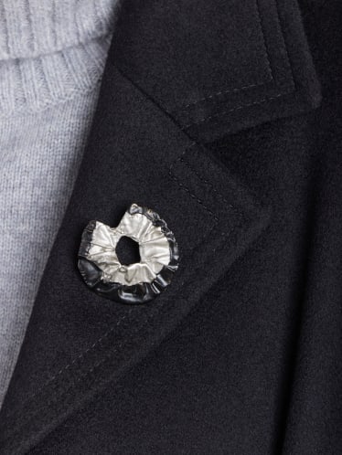 broche cocarde couleur argent&eacute; image number 1