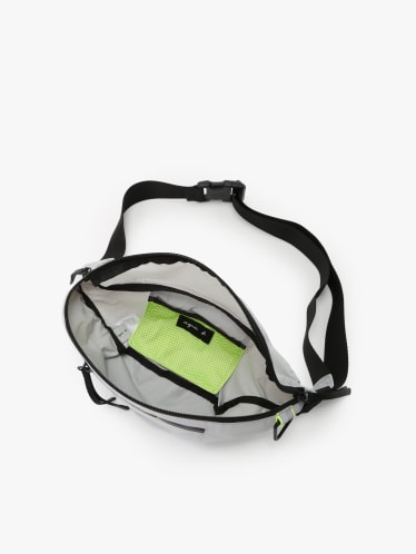 sac banane en nylon gris image number 3