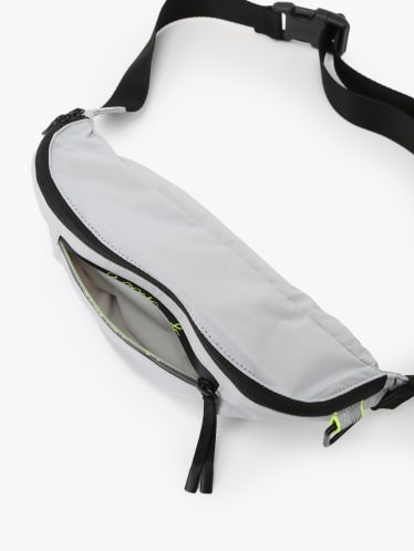 sac banane en nylon gris image number 4