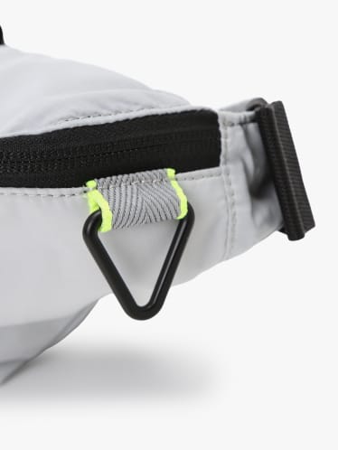 sac banane en nylon gris image number 5