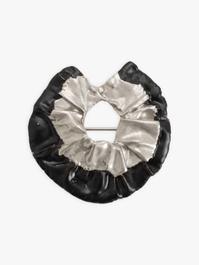 broche cocarde couleur argent&eacute; image number 0