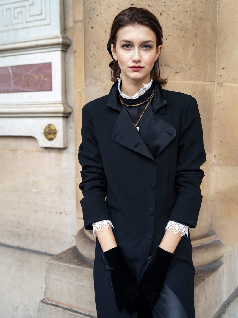 black Velvet gloves image number 1