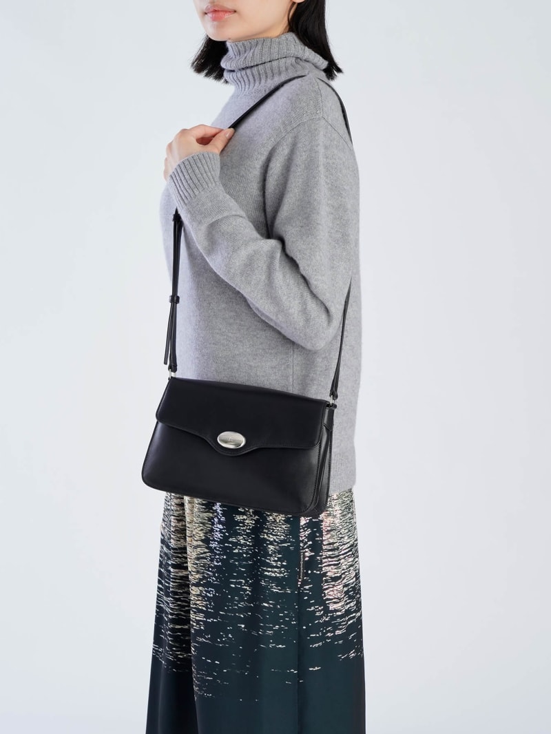 black leather shoulder bag image number 6