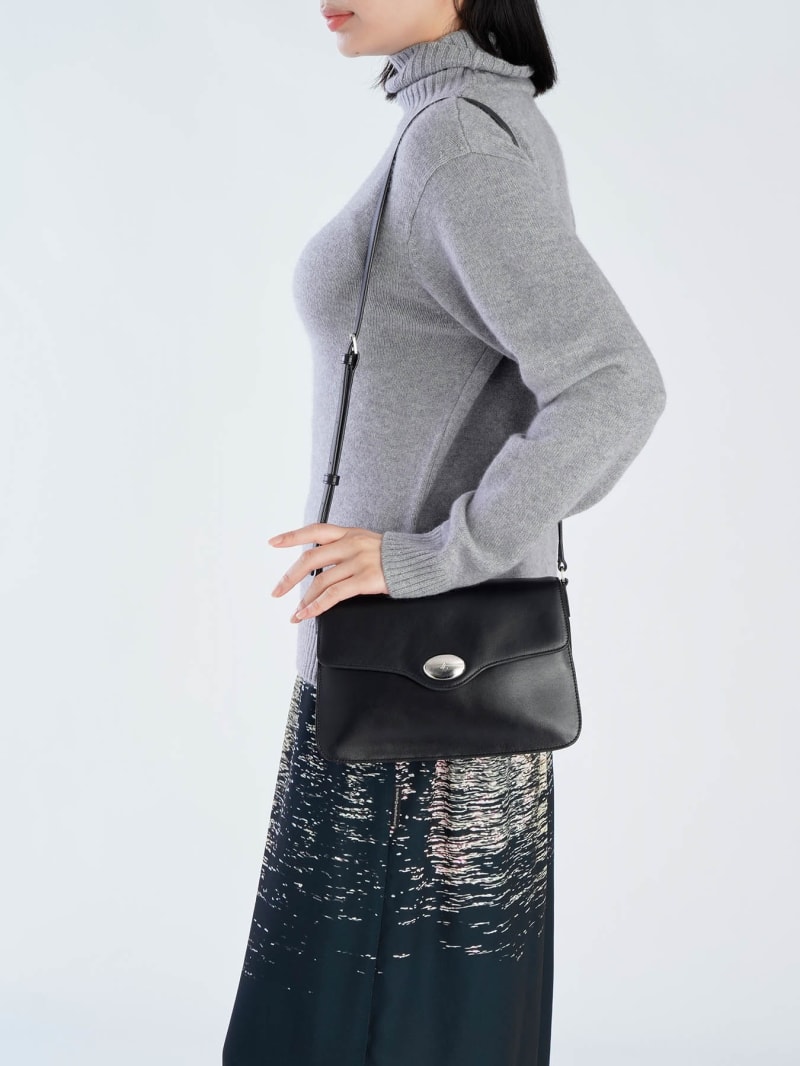 black leather shoulder bag image number 7