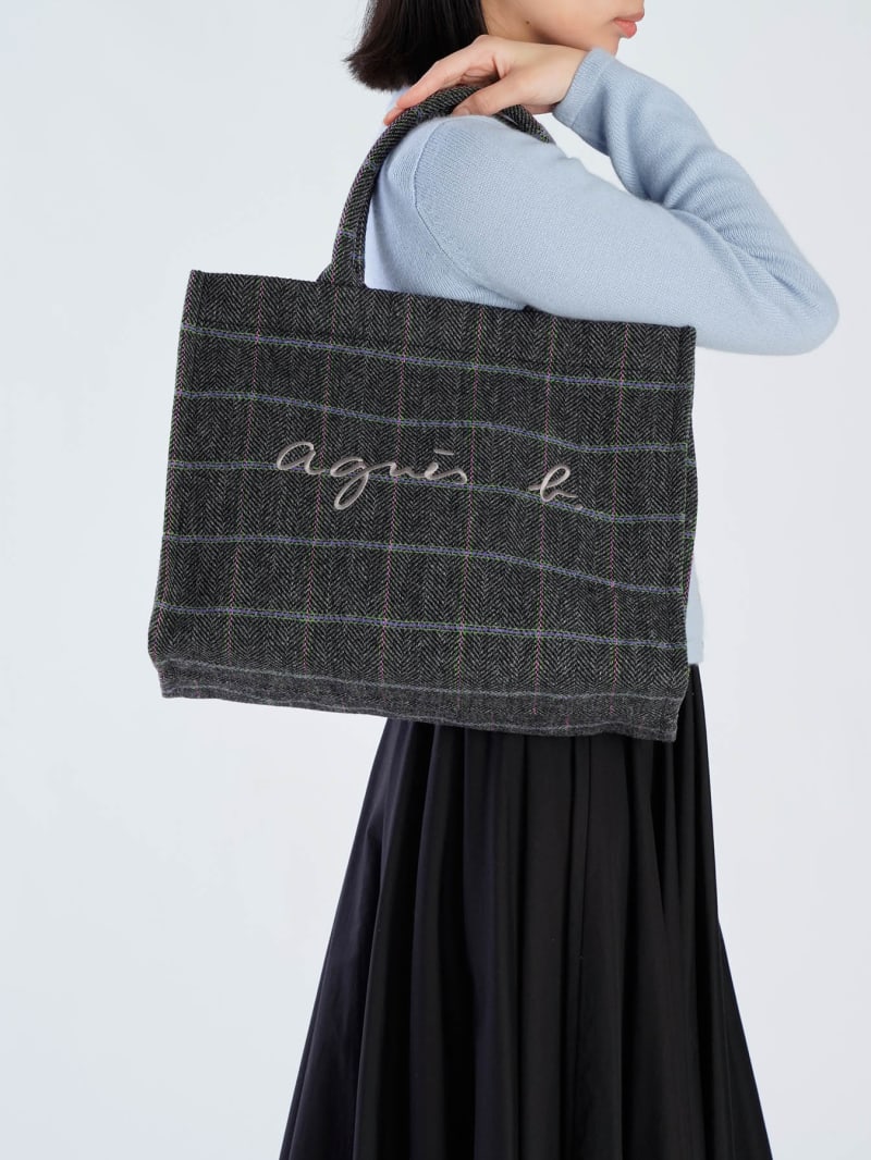 tote bag en laine à carreaux gris image number 6
