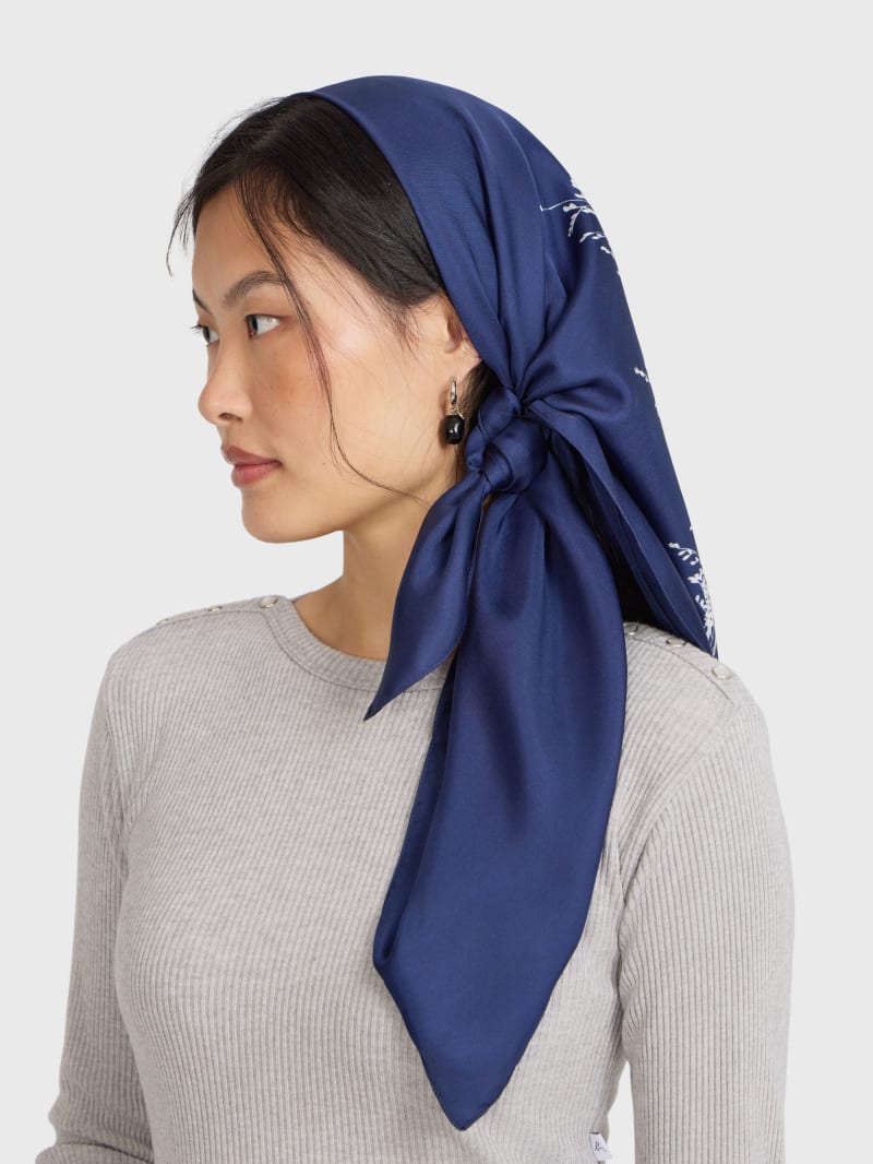 foulard en soie imprim&eacute; fleurs image number 2