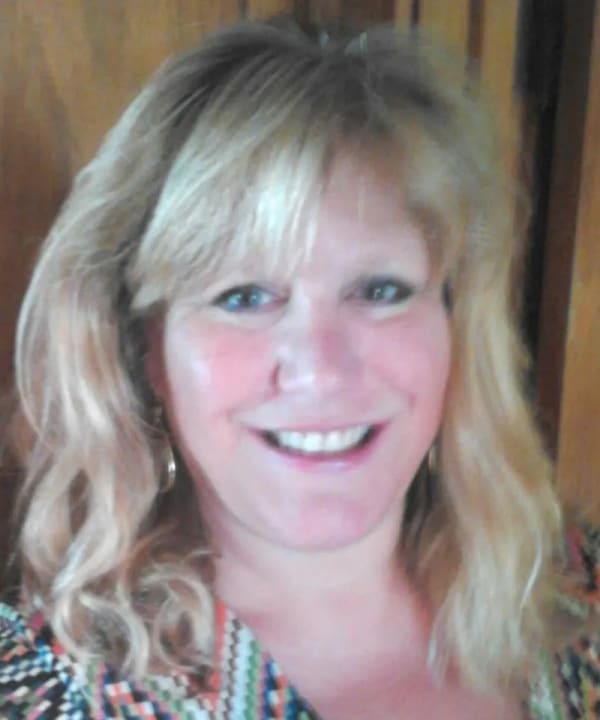 Lora VanEtten, Bodywork and Aromahead certification graduate