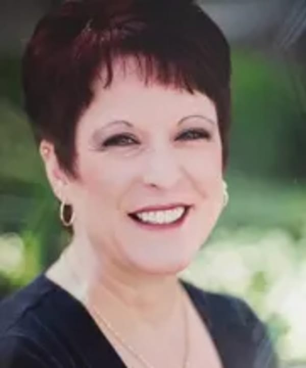 Lisa Pando, Clinical and Aromahead certification graduate