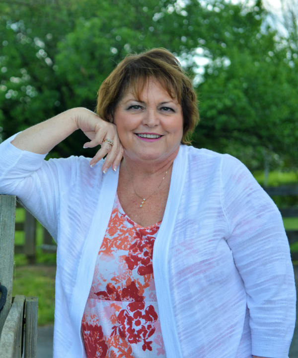 Dee Hendrix, Practitioner and Aromahead certification graduate