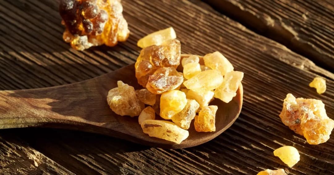 Frankincense Essential Oil Benefits: Skin Care, Aromatherapy Uses, and Traditional Healing with Boswellia Oil