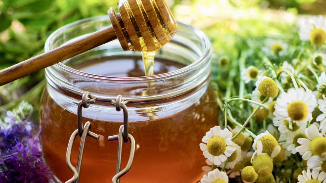How To Remove Sticky Residue Naturally: An Aromahead App Recipe