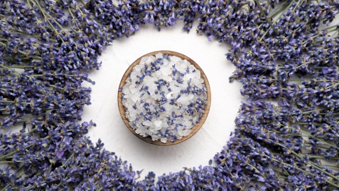 5 Ways to Use Aromatherapy for Comfort (something for everyone)