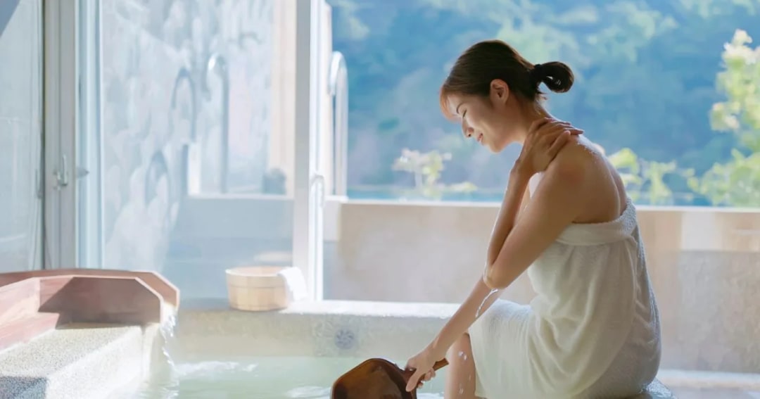Essential Oils for Digestion (in a warm bath)