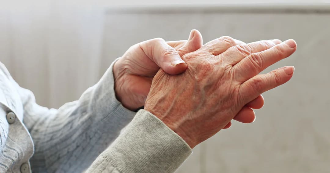 How Yarrow Essential Oil Soothes Achy Joints