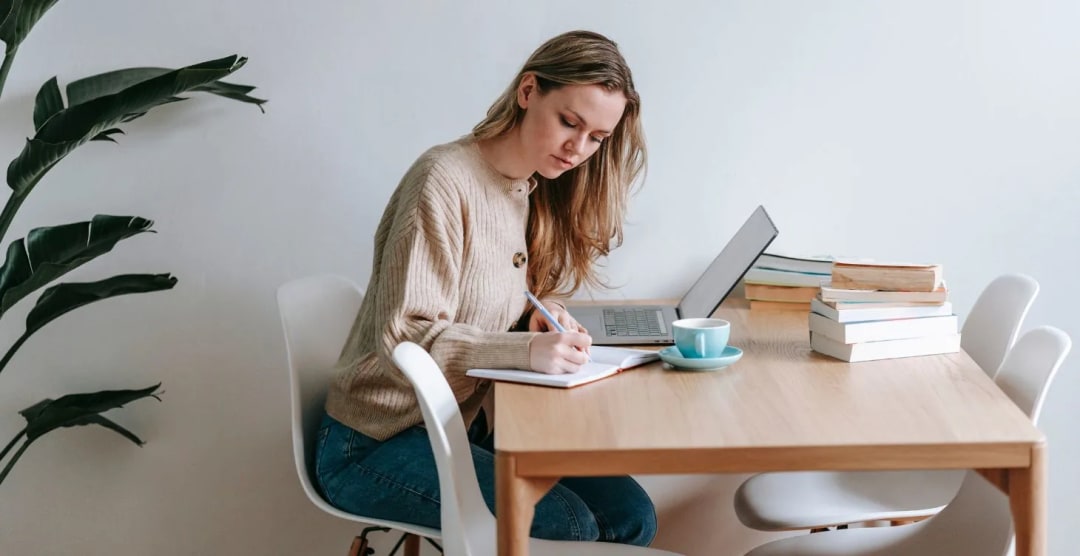 Essential Oils for Focus: 5 Diffuser Blends for Productivity