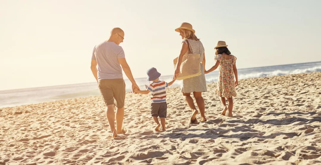 Summer Wellness with Essential Oils: Sun Protection, Skin Soothers & Simple Self-Care Hacks for Hot Weather