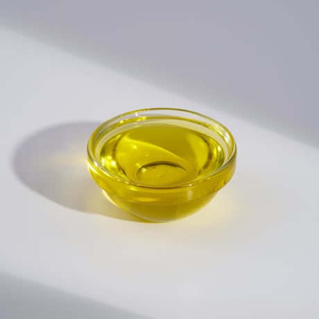 Jojoba Oil Benefits & Uses: The Carrier That Closely Resembles the Skin's Own Sebum