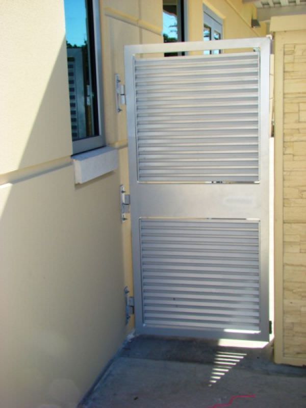 SWING GATE