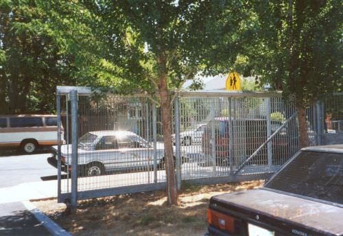 CANTILEVER GATE