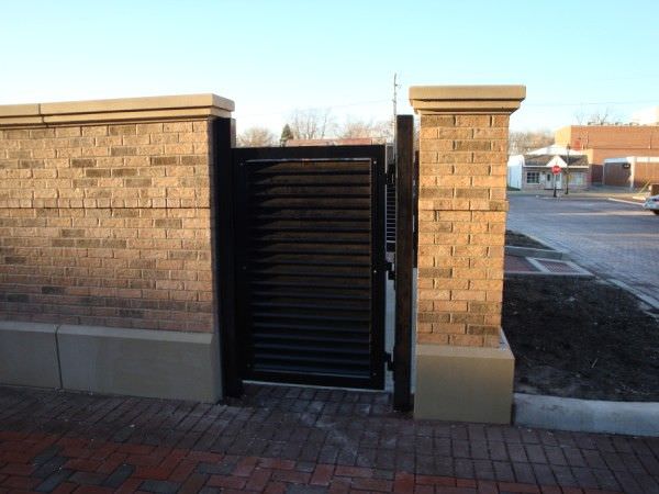 SWING GATE