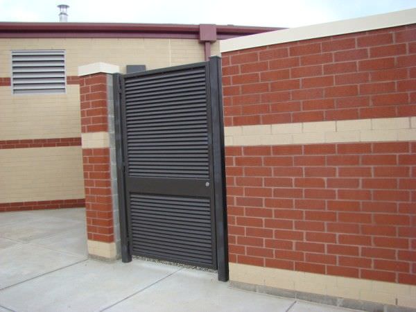 SWING GATE