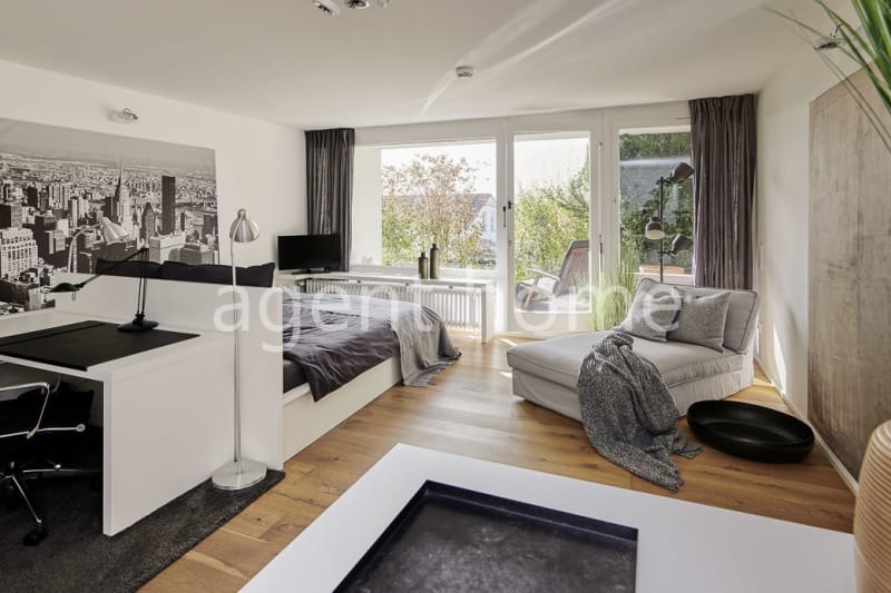 UNIQUE LIVING 1