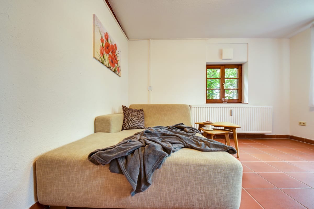 FEELING AT HOME 8
