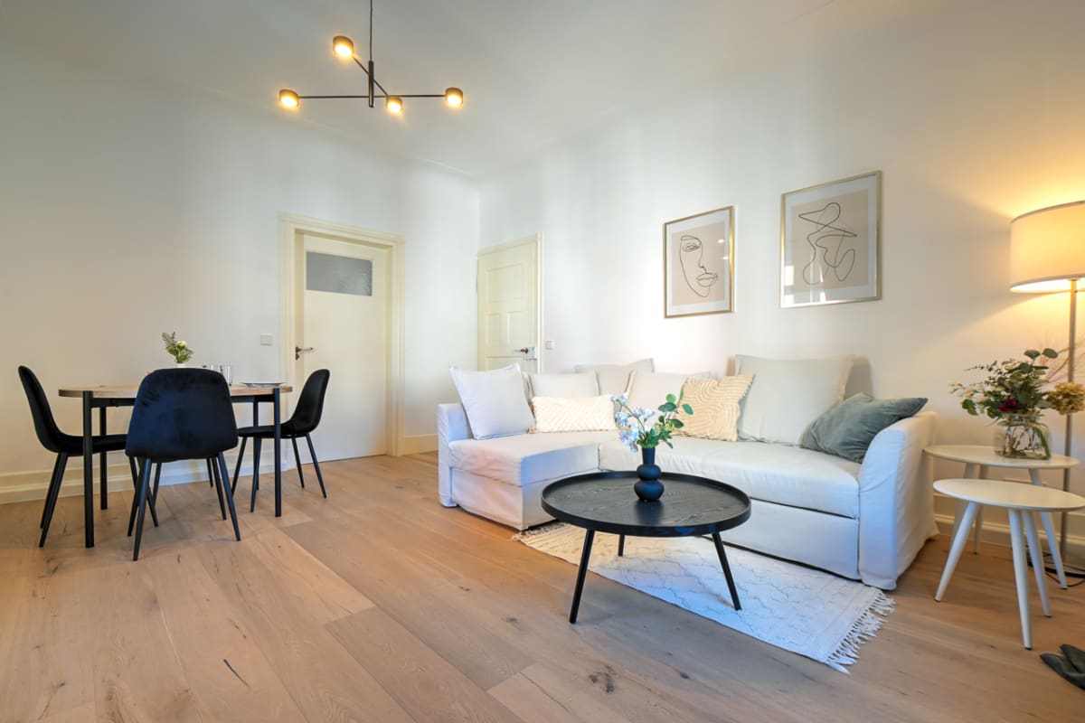 CHARMANTER ALTBAU