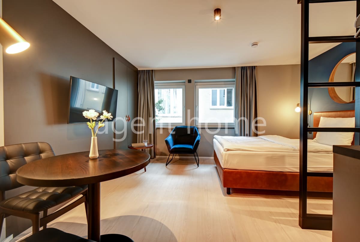 METROPOLITAN LIVING