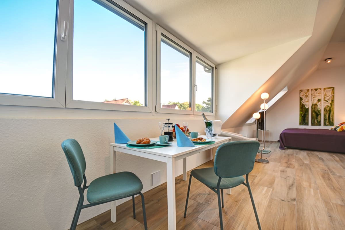 COMPACT LIVING