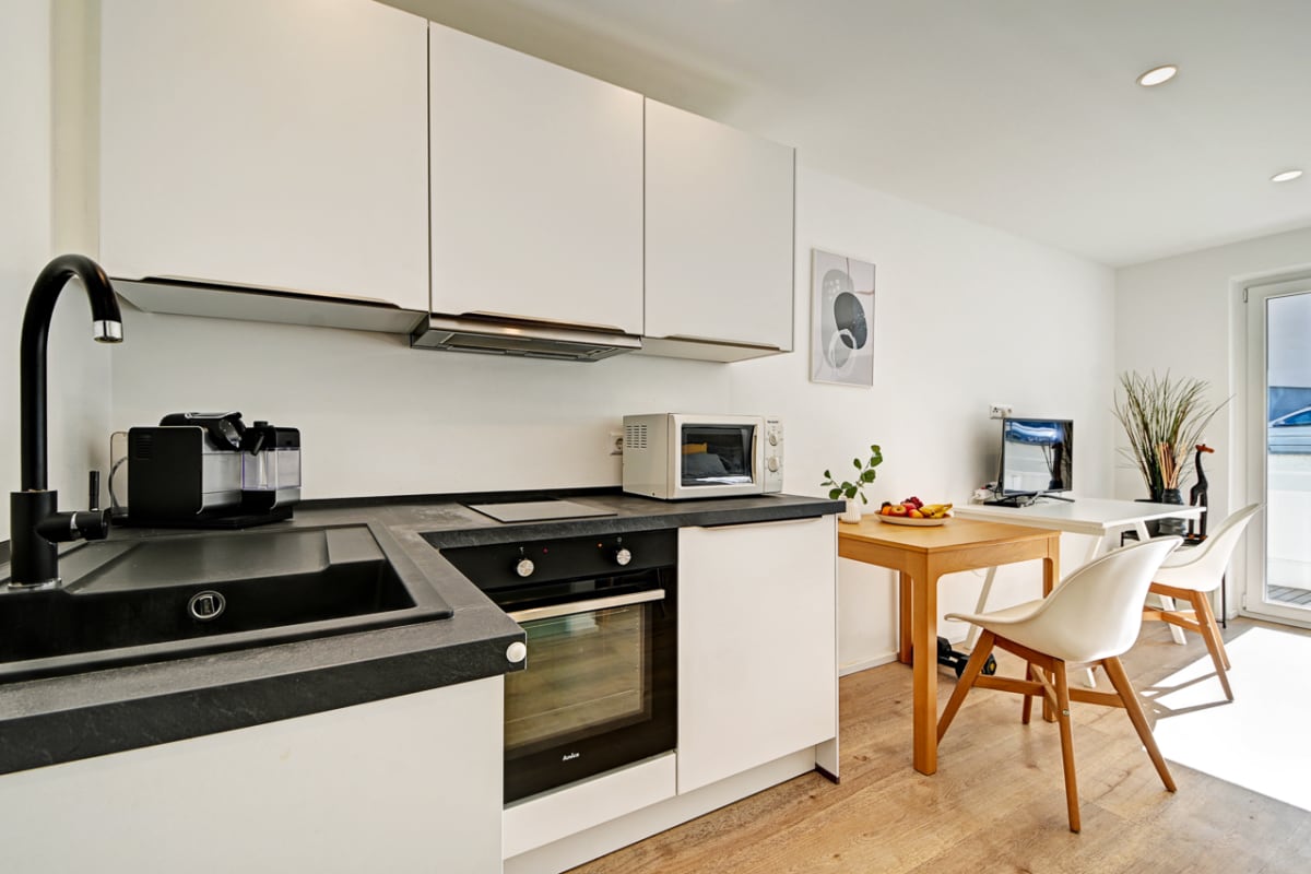 COMPACT LIVING