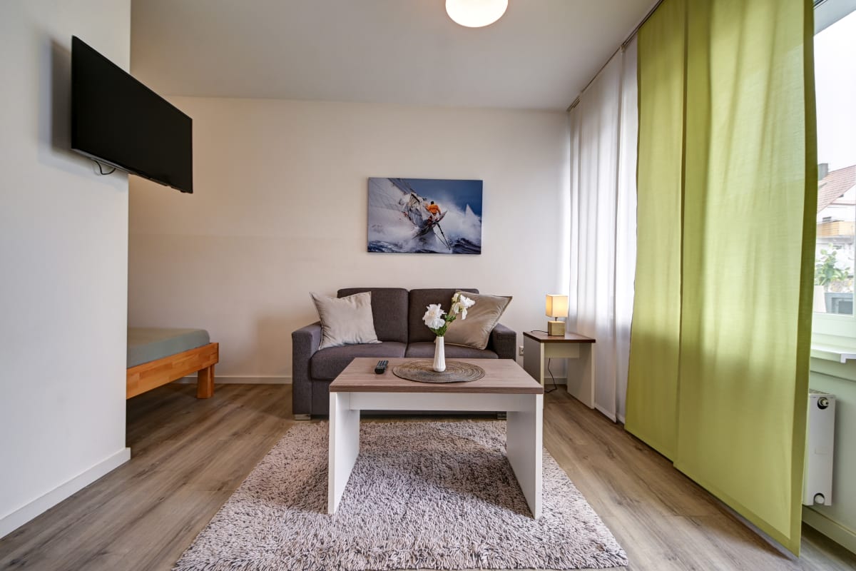 MODERN LIVING 1