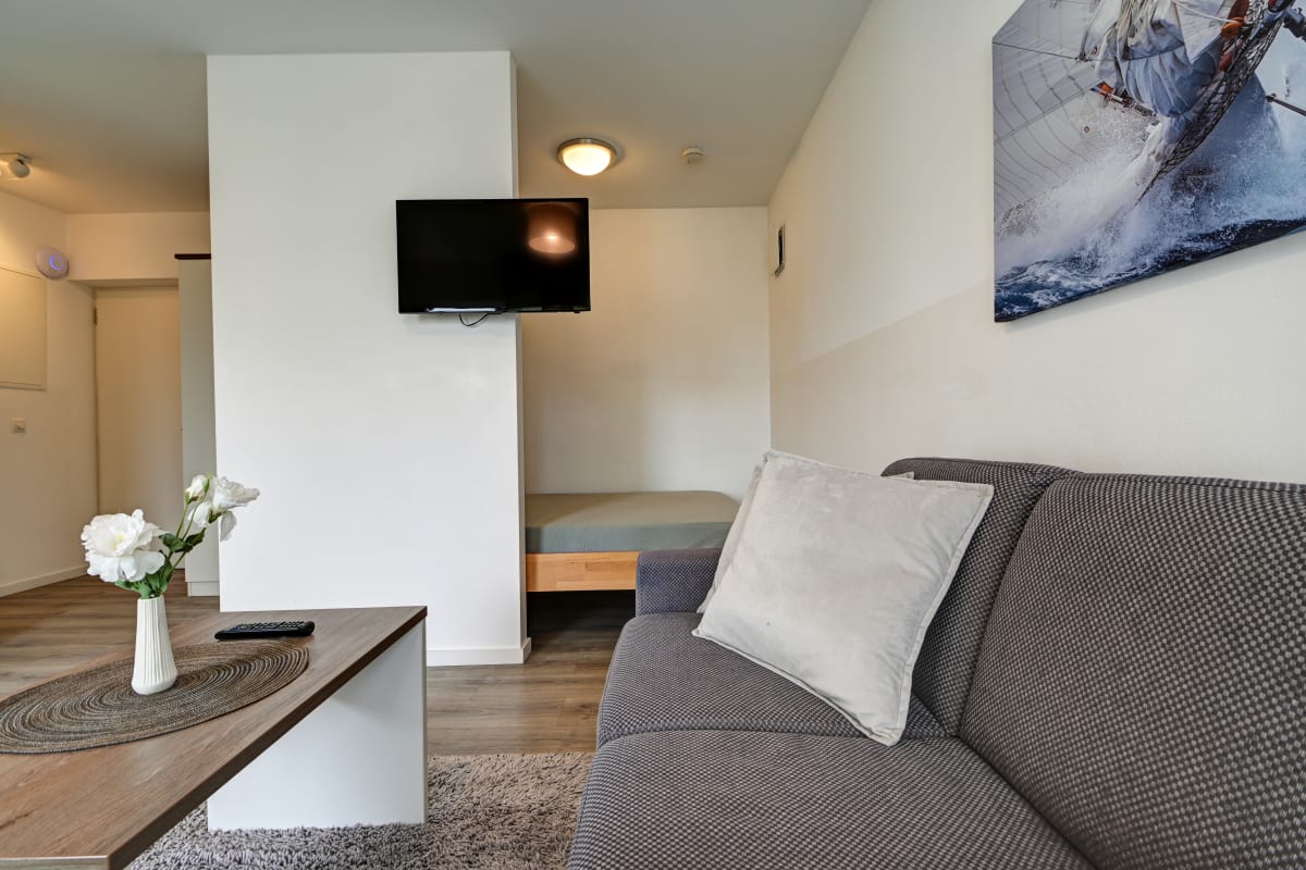 MODERN LIVING 3