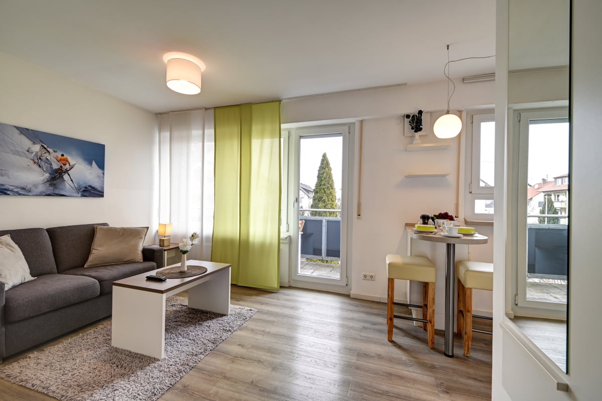 MODERN LIVING 4