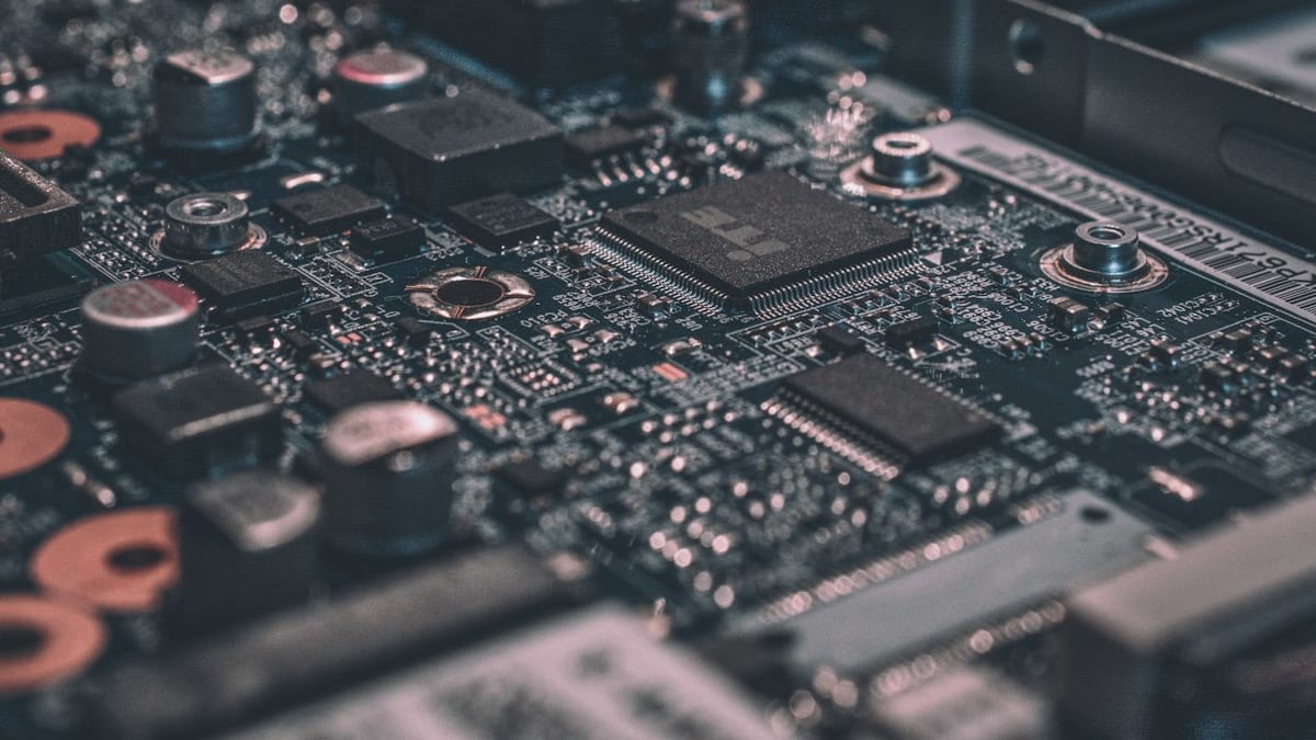 Engineers use tiny light beam to rewrite magnetic memory at high speed - Interesting Engineering
