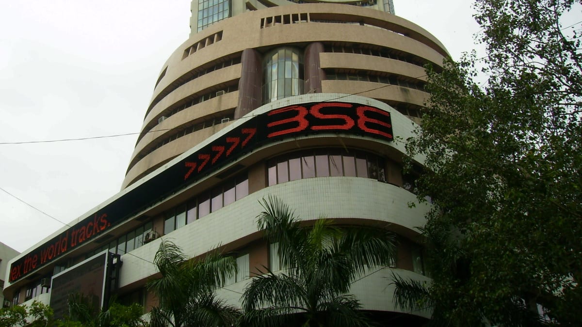 India's Sensex slumps to 32-month low on oil surge, foreign exodus