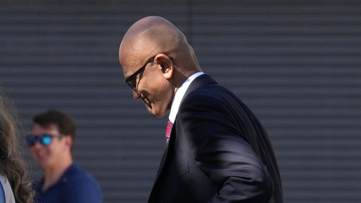 Trump plans to honour Microsoft's CEO after Vance drops H-1B visa hammer on company