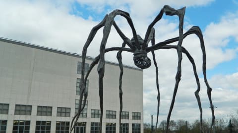 Aukciós rekordot döntött Louise Bourgeois ikonikus óriáspókszobra
