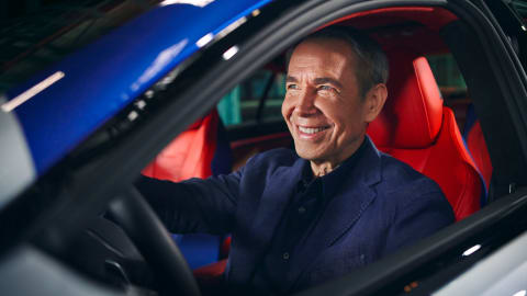 „Arra figyeljenek, hogy mit súg a szívük” – üzente Jeff Koons egy katari konferencián